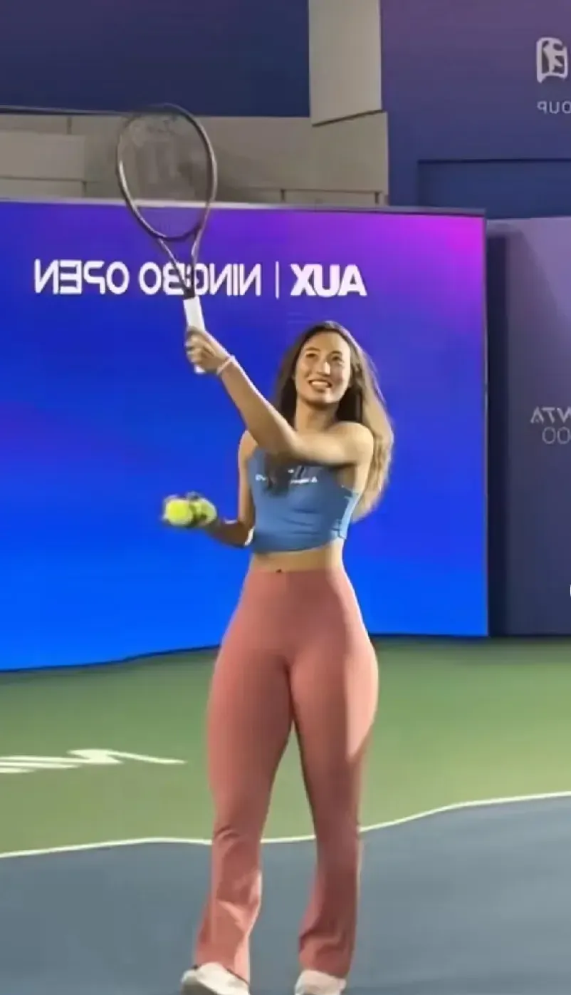 阿扎伦卡迎来十二赛季出色发挥，巴黎圣日耳曼观众热烈欢呼！上演精彩一战的简单介绍