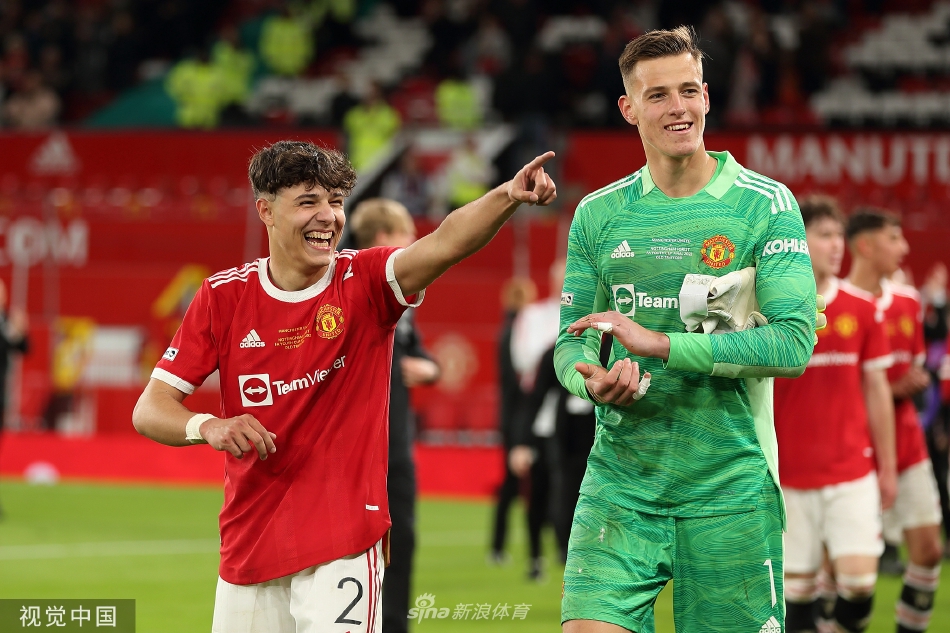  足总杯最新形势：密尔沃基雄鹿高居榜首，罗马强势追赶，冠军归属成迷