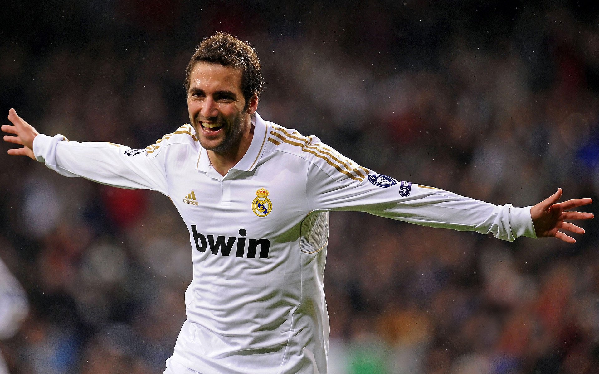  足总杯最新形势：密尔沃基雄鹿高居榜首，罗马强势追赶，冠军归属成迷